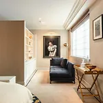 Hotel 717