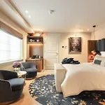 Hotel 717