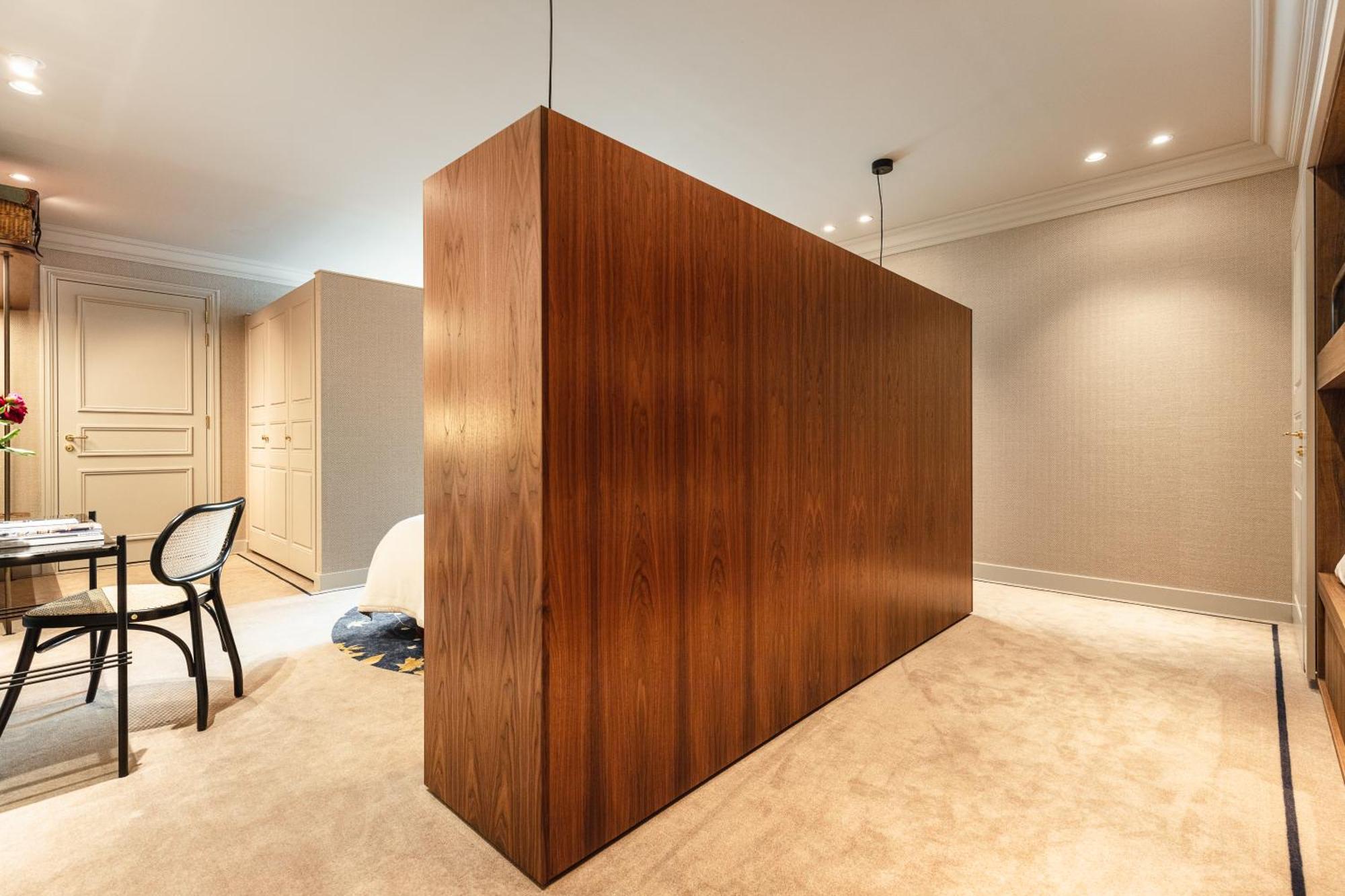 717 Hotel