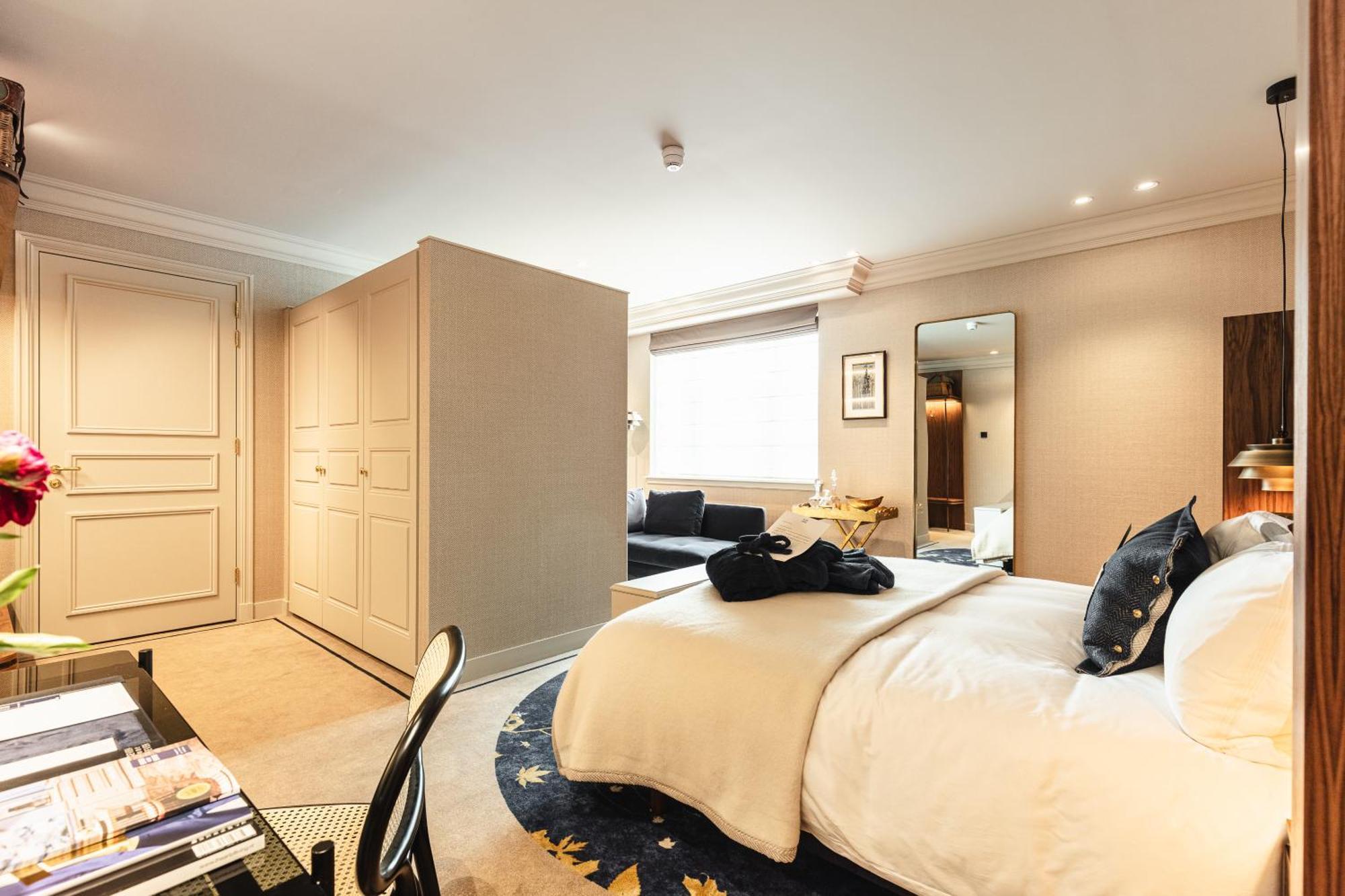 Hotel 717